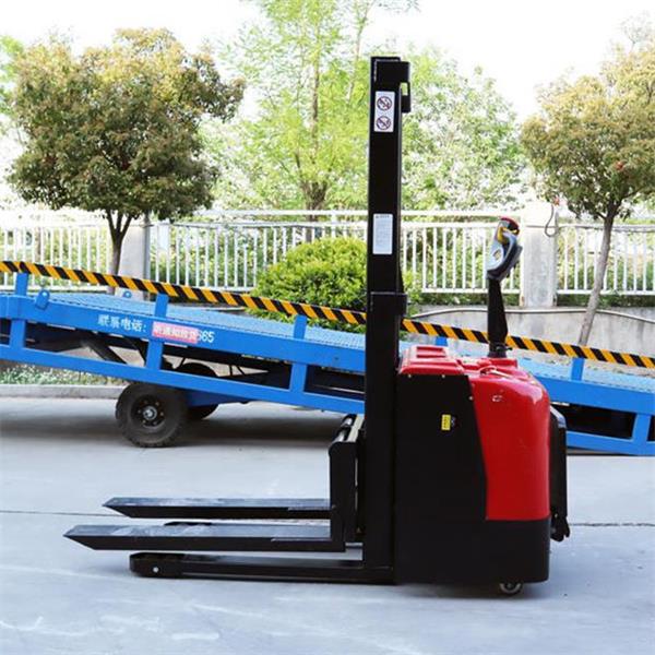 YC-1500KG Electric Stacker