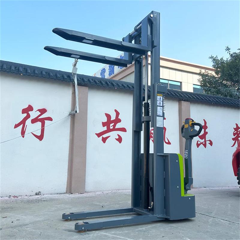 2000kg Electric Stacker