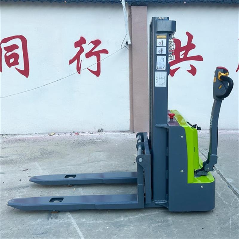 2000kg Electric Stacker