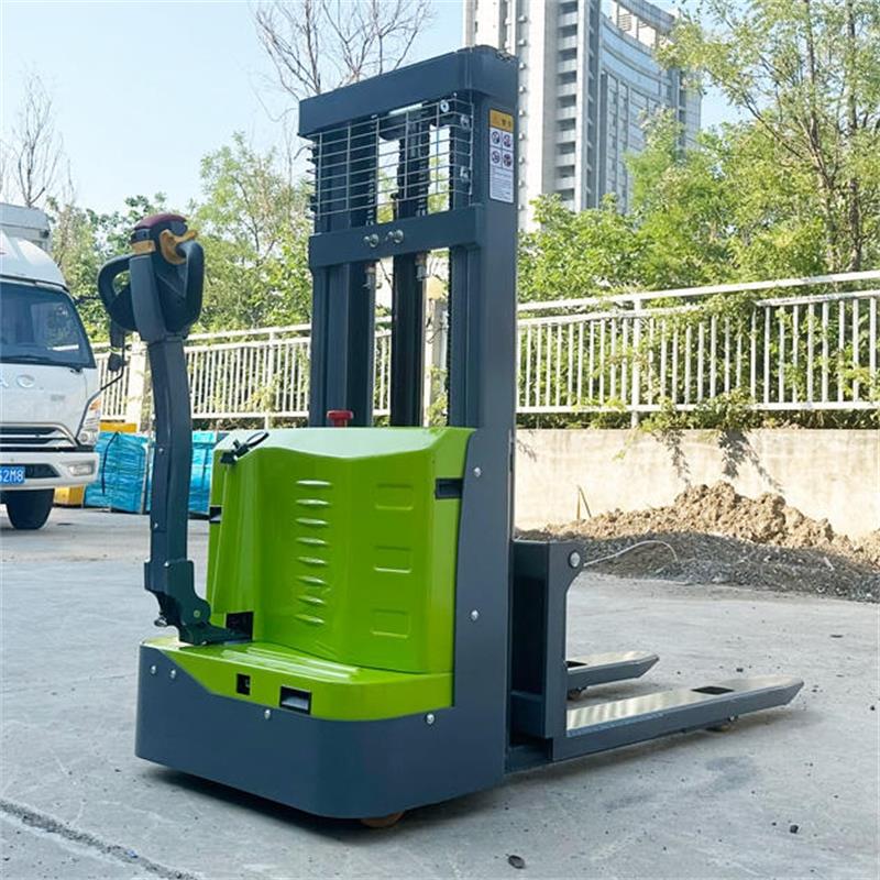 2000kg Electric Stacker